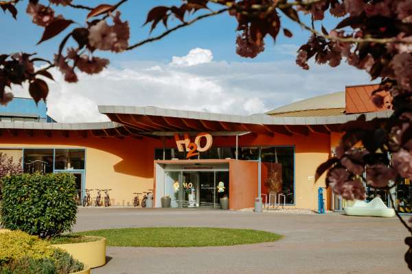 Familienurlaub H2O Therme gewinnen, Therme außen