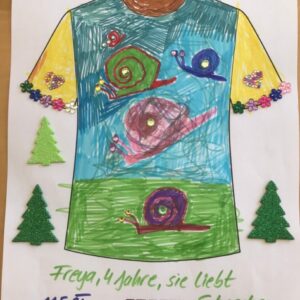Freya‘s Schnecken T-Shirt. Freya ist 4 Jahre und liebt Schnecken und die Farbe grün.