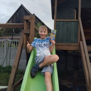 Jolly auf der Rutsche